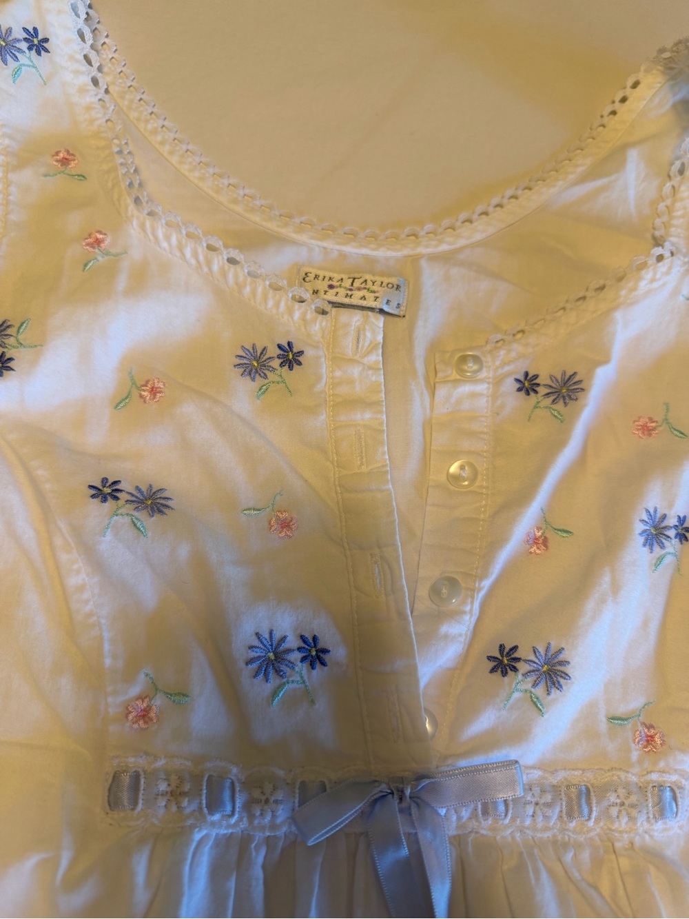 Vintage Erika Taylor Intimates Women's White Embroidered 100% cotton nightgown